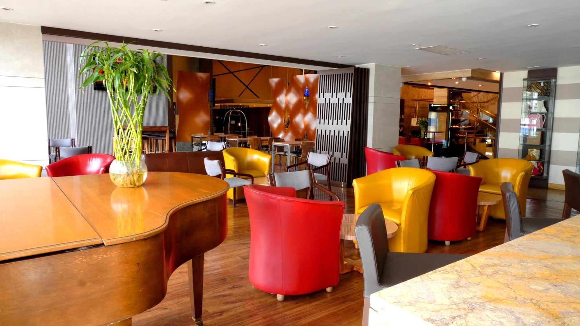 Bogota Plaza Hotel Екстериор снимка The interior of the lounge