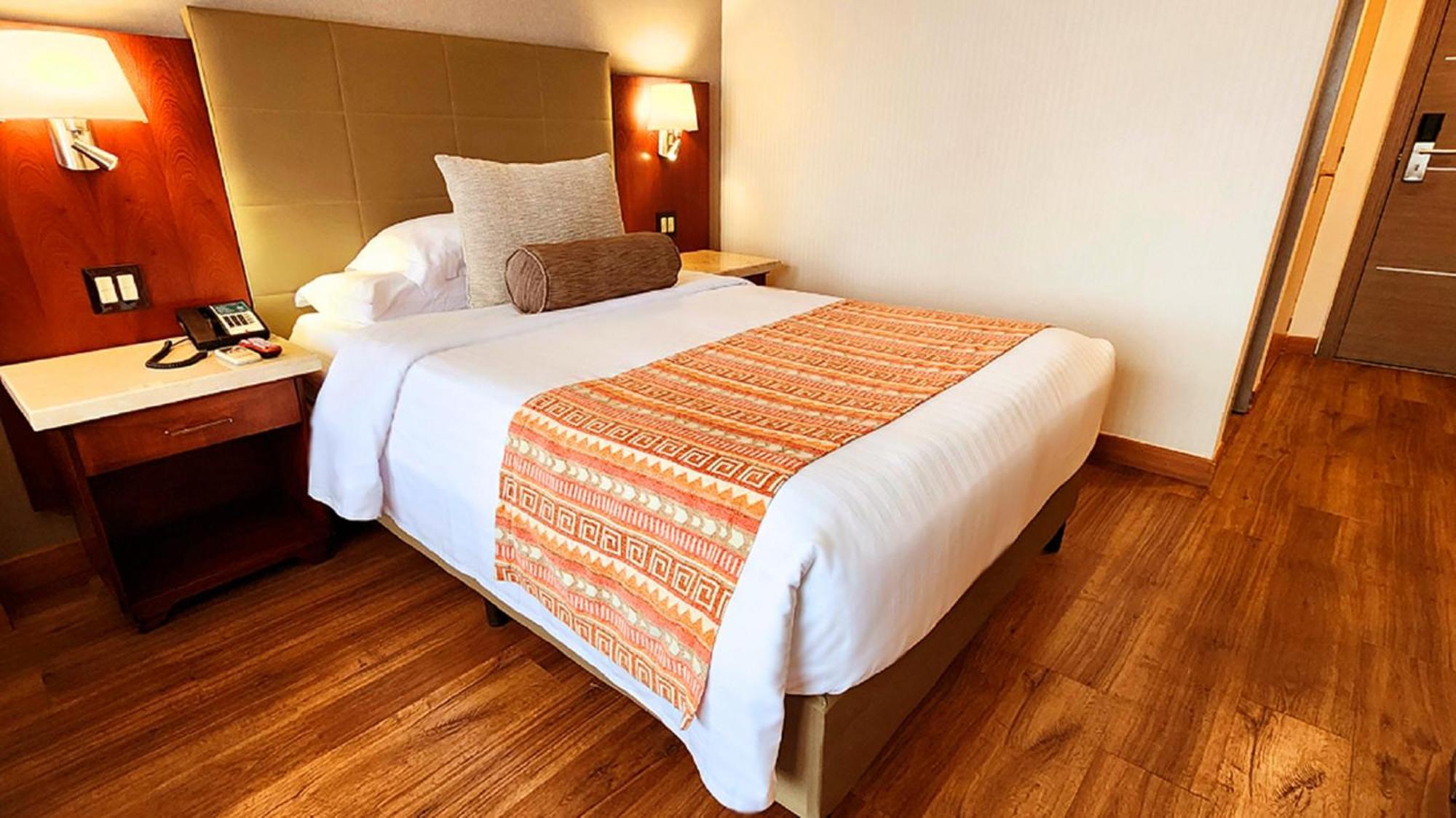 Bogota Plaza Hotel Екстериор снимка A bed runner